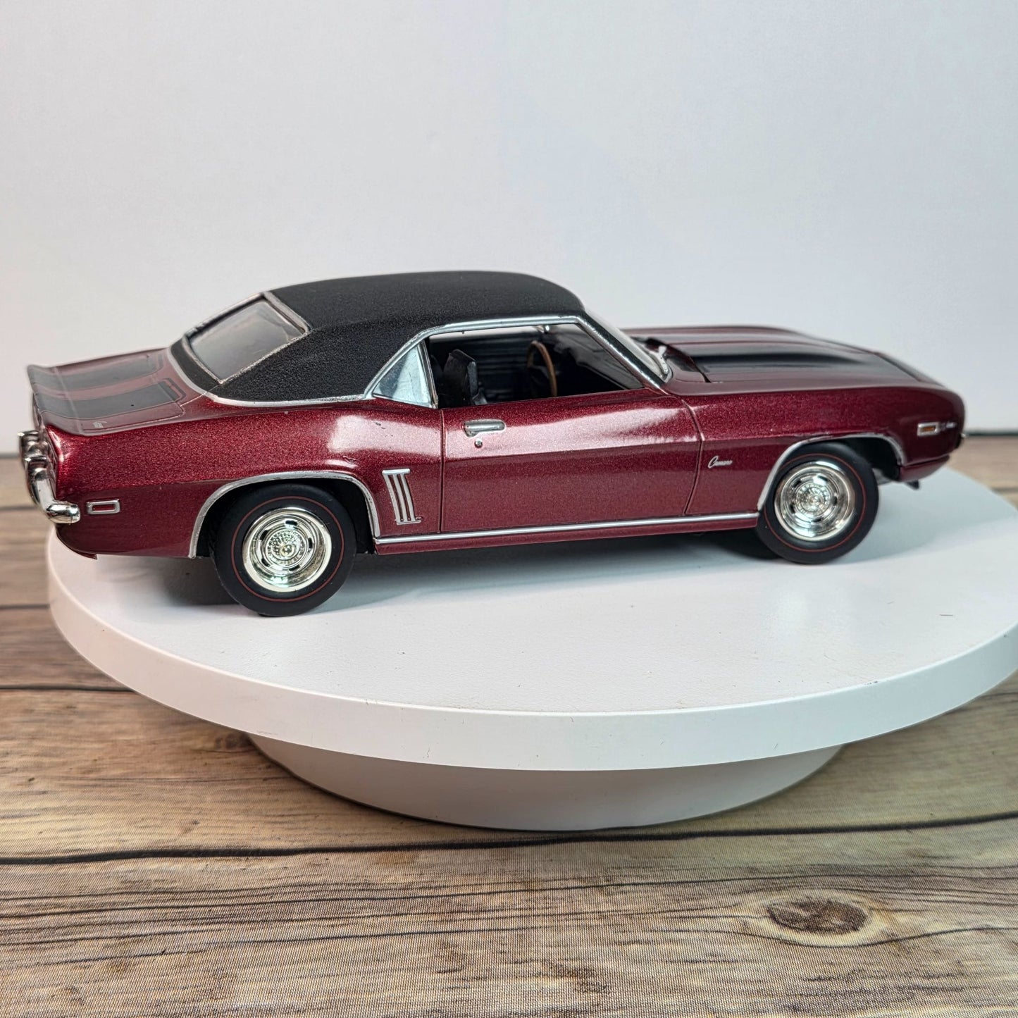 Johnny Lightning 1:24 Scale 1969 Chevrolet Camaro Z/28 Diecast Model Red & Black