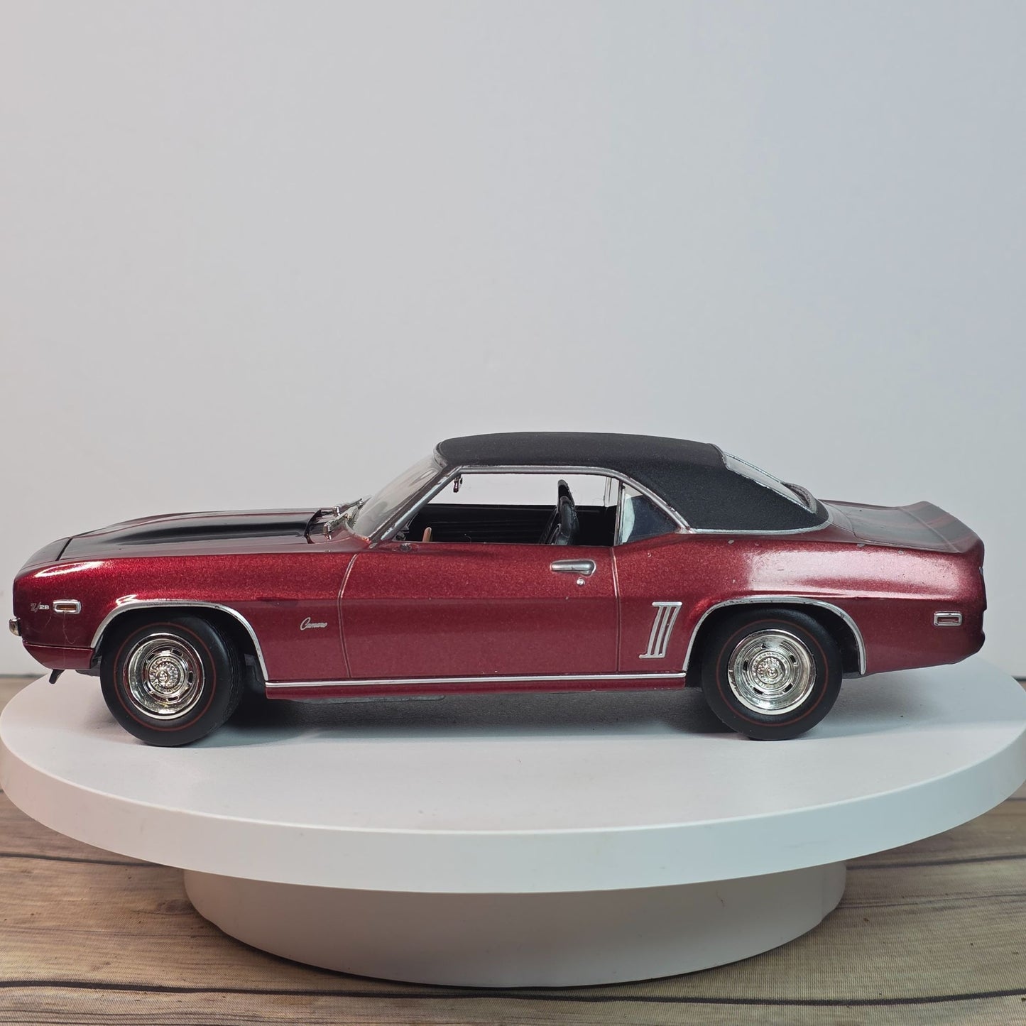 Johnny Lightning 1:24 Scale 1969 Chevrolet Camaro Z/28 Diecast Model Red & Black