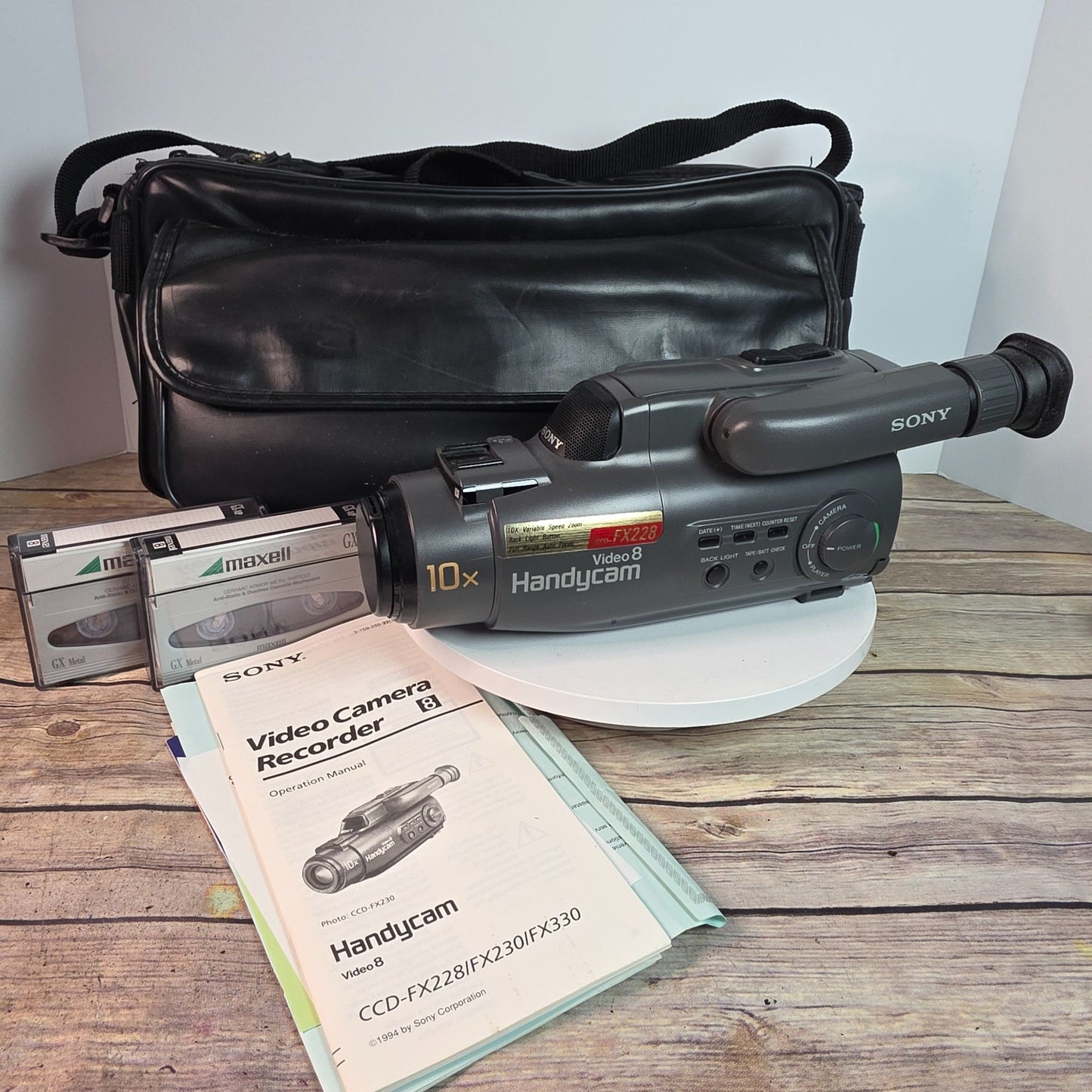Sony Handycam Video Camera Recorder CCD-FX228 With Case Manual & 2 Maxell Tapes No Battery Untested