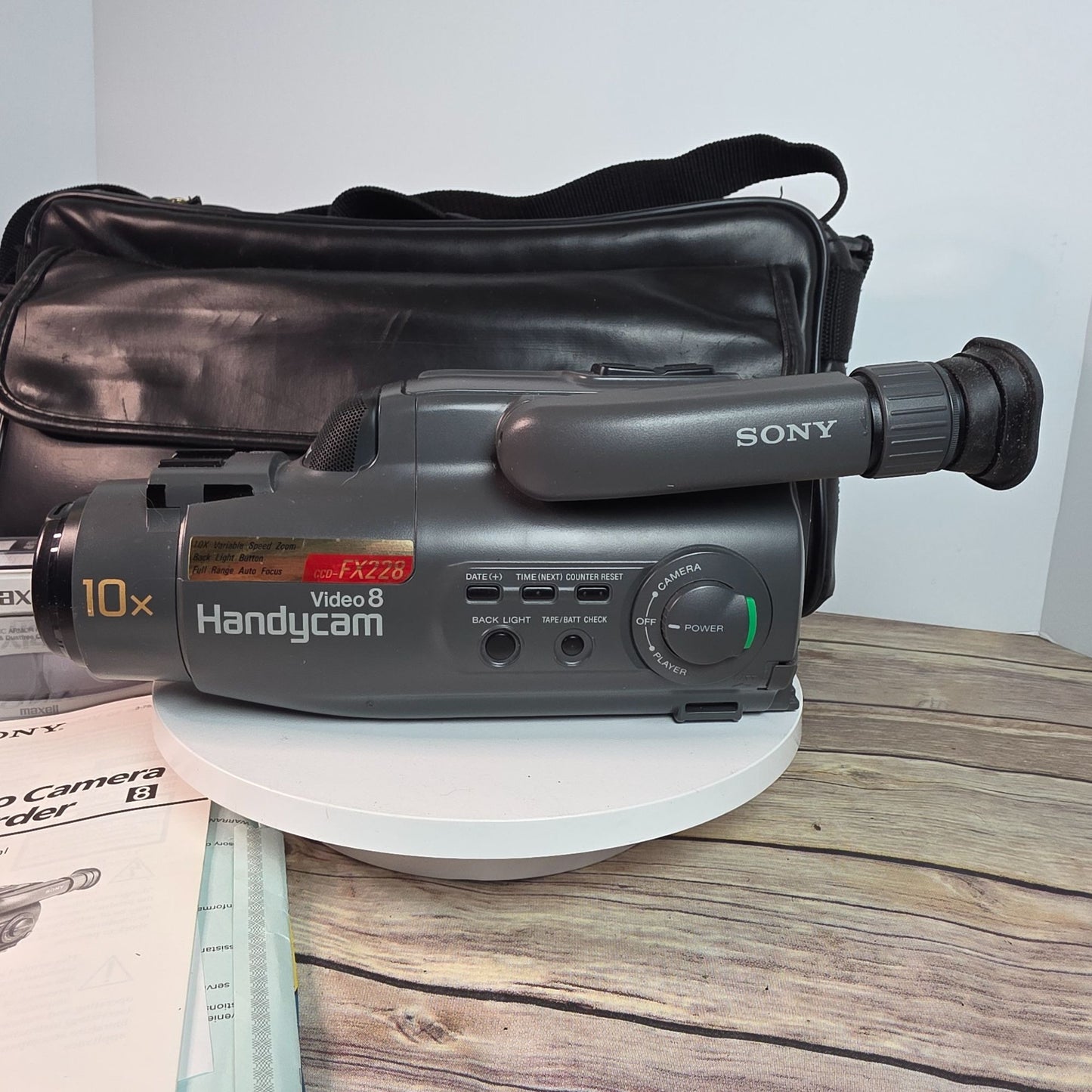 Sony Handycam Video Camera Recorder CCD-FX228 With Case Manual & 2 Maxell Tapes No Battery Untested