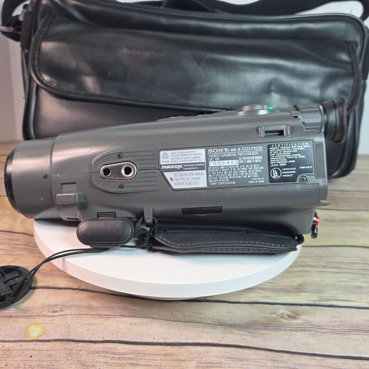 Sony Handycam Video Camera Recorder CCD-FX228 With Case Manual & 2 Maxell Tapes No Battery Untested