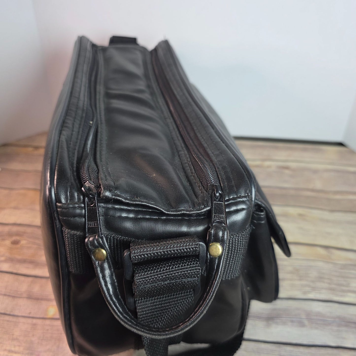 Sony Handycam Video Camera Recorder CCD-FX228 With Case Manual & 2 Maxell Tapes No Battery Untested