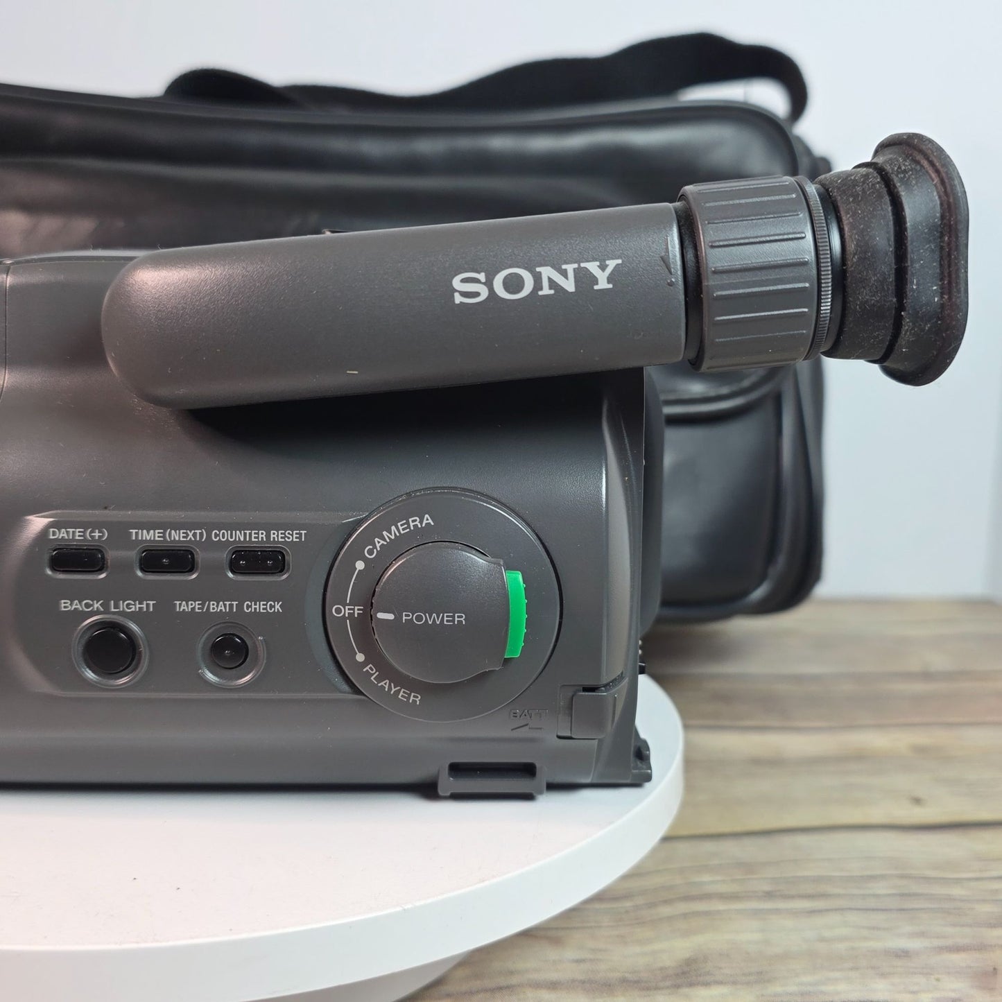 Sony Handycam Video Camera Recorder CCD-FX228 With Case Manual & 2 Maxell Tapes No Battery Untested