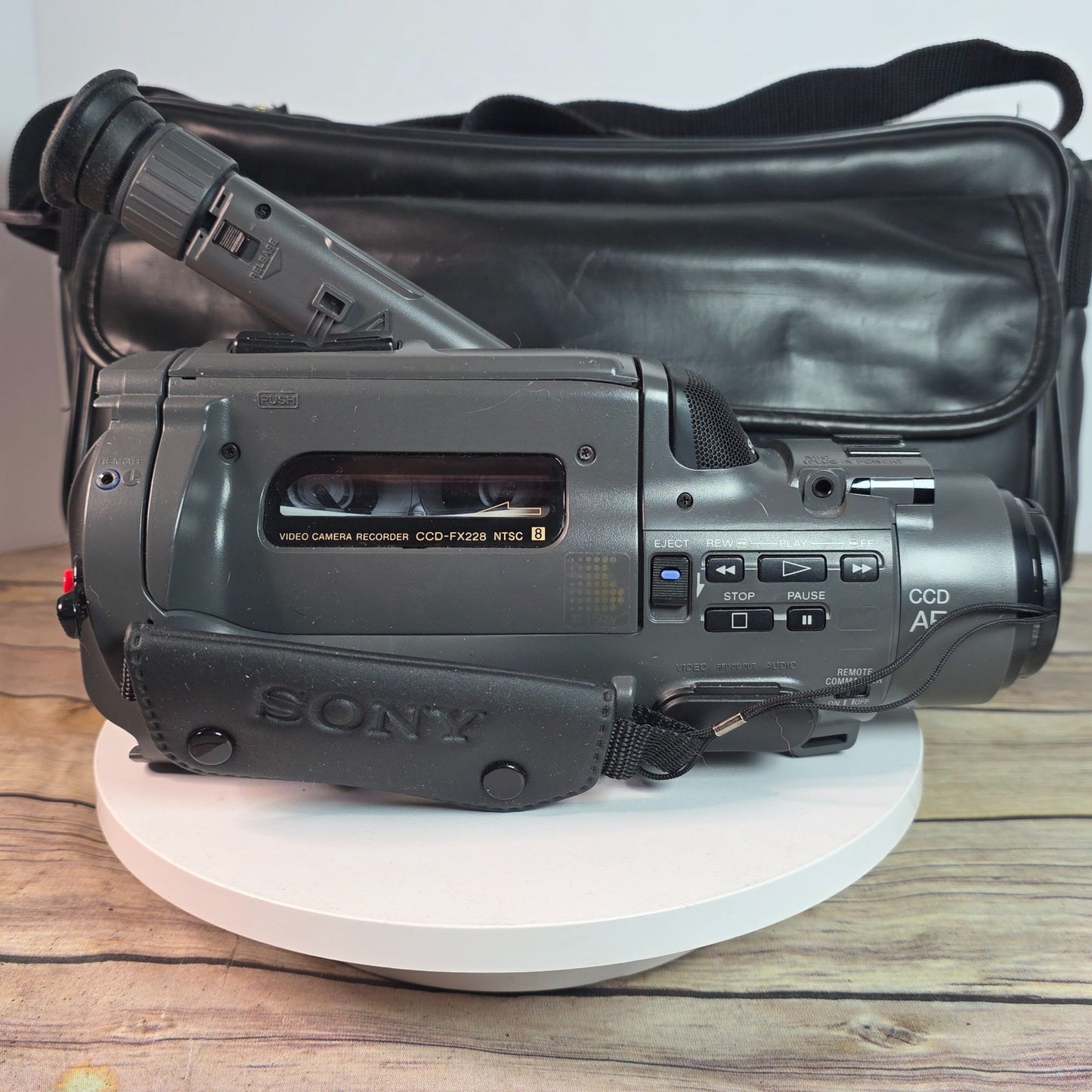 Sony Handycam Video Camera Recorder CCD-FX228 With Case Manual & 2 Maxell Tapes No Battery Untested