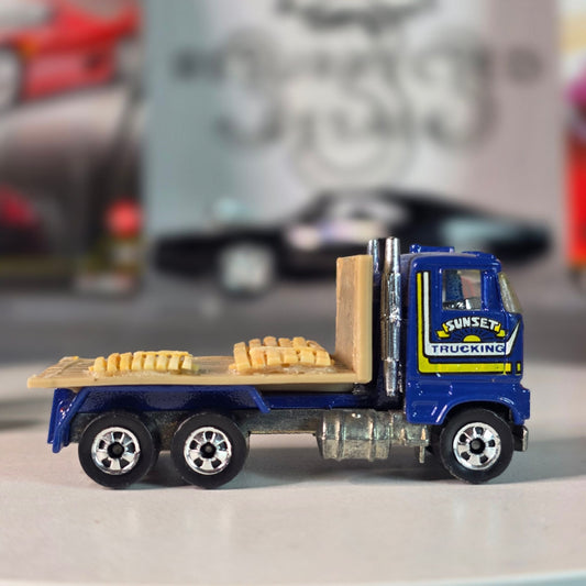 Vintage 1981 Hot Wheels Sunset Trucking Ford Semi Flatbed Truck Malaysia Loose
