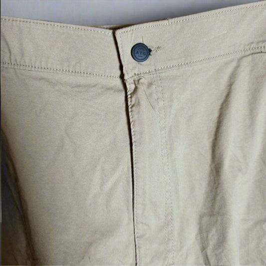 Wrangler ATG All Terrain Gear Mens Cargo Shorts 42 Moisture-Wicking 2-Way Stretch UV Protection Beige