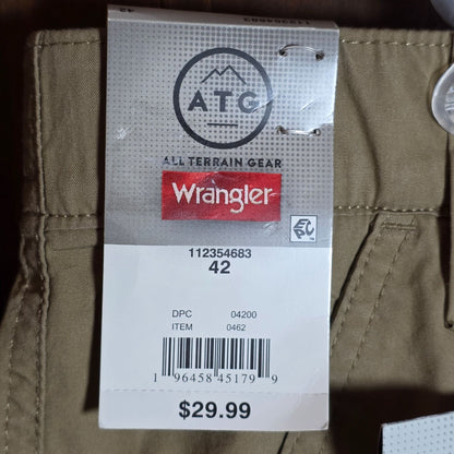 Wrangler ATG All Terrain Gear Mens Cargo Shorts 42 Moisture-Wicking 2-Way Stretch UV Protection Beige