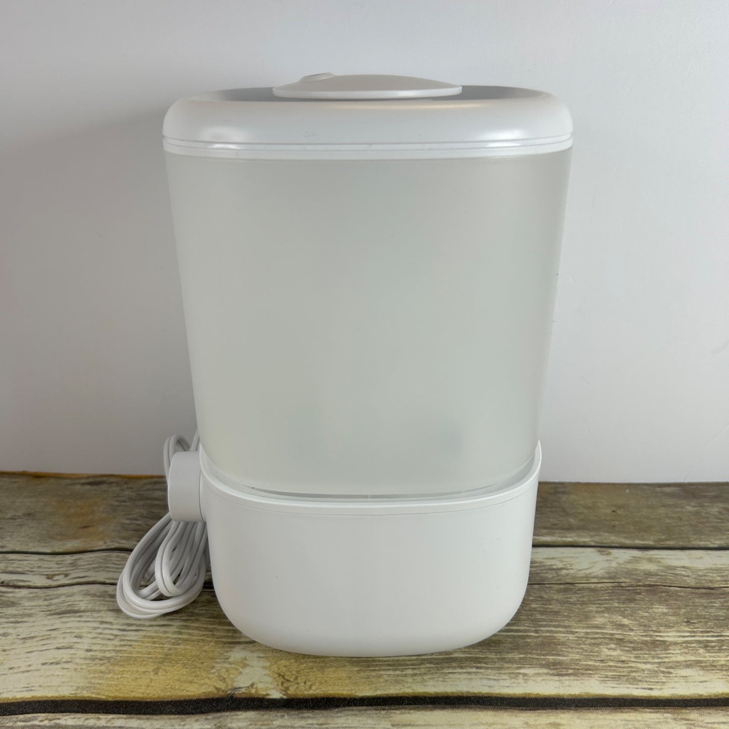 Levoit Classic 160 Ultrasonic Cool Mist Humidifier With Adjustable Knob Control - White