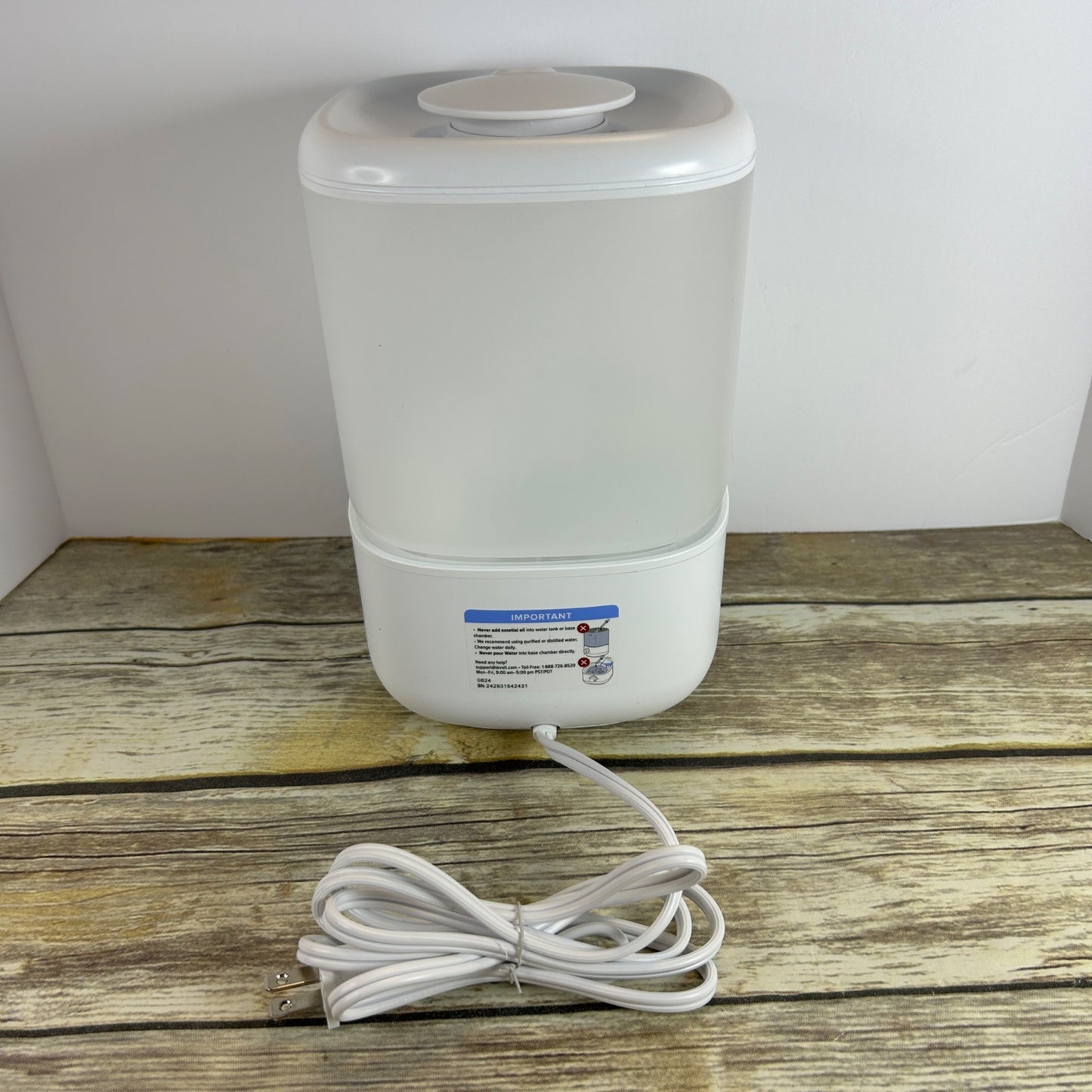 Levoit Classic 160 Ultrasonic Cool Mist Humidifier With Adjustable Knob Control - White