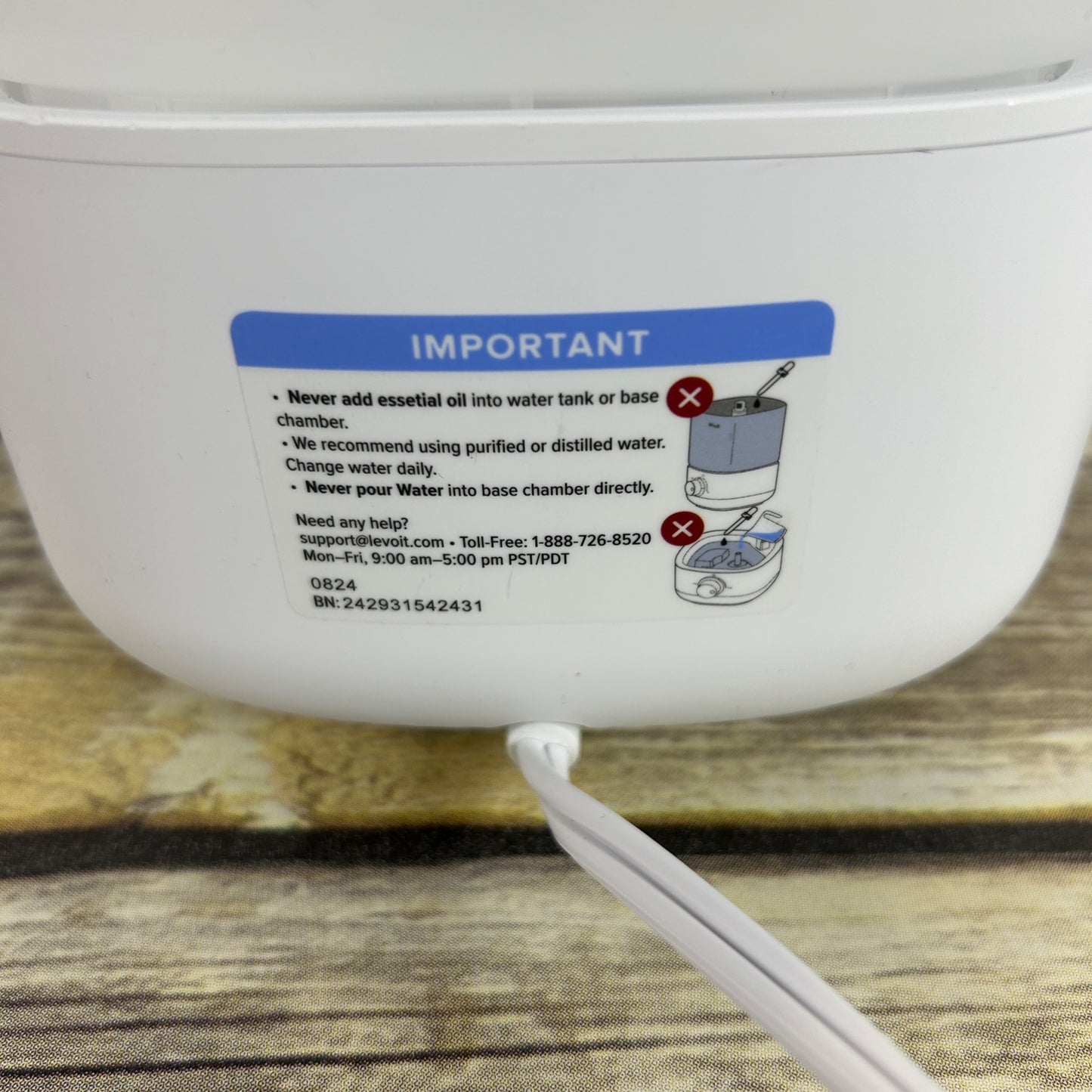 Levoit Classic 160 Ultrasonic Cool Mist Humidifier With Adjustable Knob Control - White