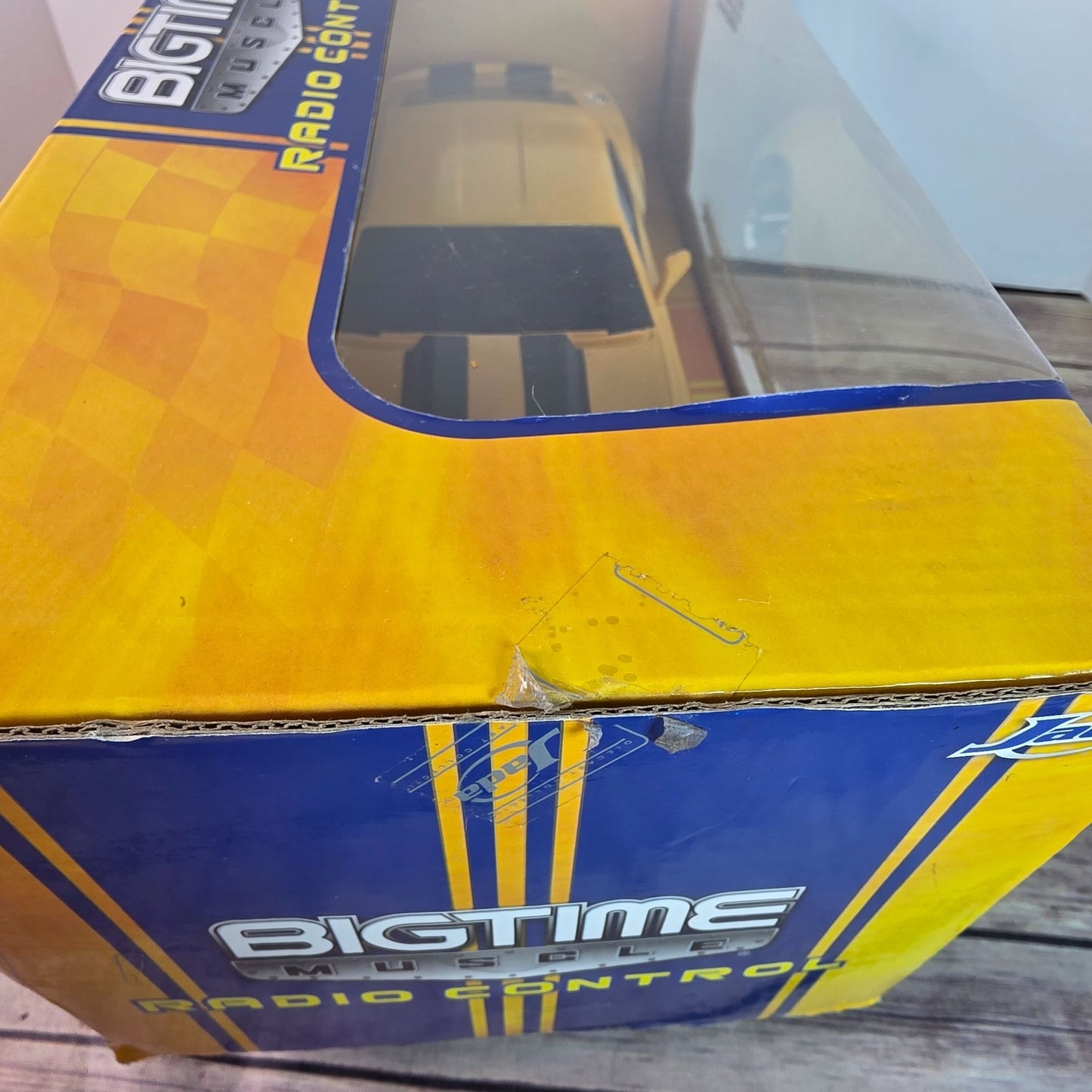 2006 Chevy Camaro Concept Radio Control Car 1:24 Scale Jada Toys Bigtime Muscle Yellow