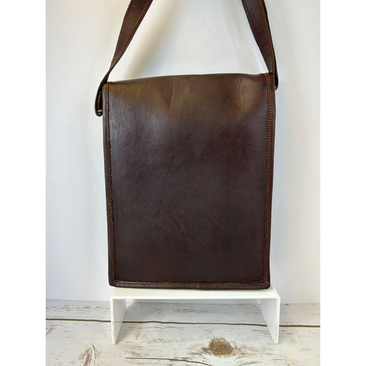 Vintage-Style Brown Leather Messenger Bag With Adjustable Strap & Buckle Closures
