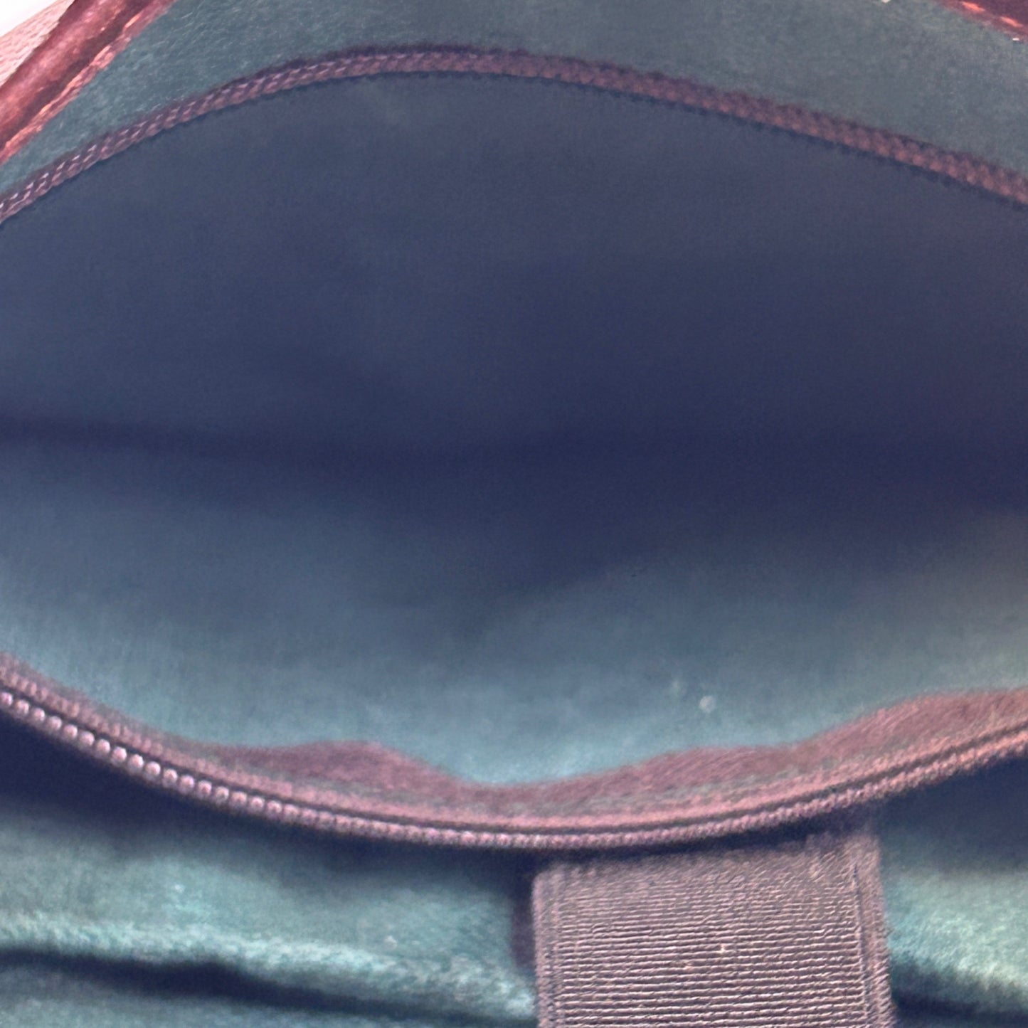 Vintage-Style Brown Leather Messenger Bag With Adjustable Strap & Buckle Closures