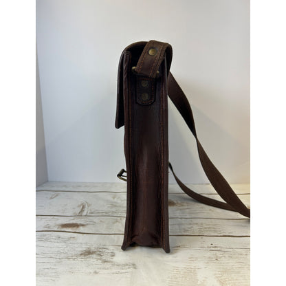 Vintage-Style Brown Leather Messenger Bag With Adjustable Strap & Buckle Closures