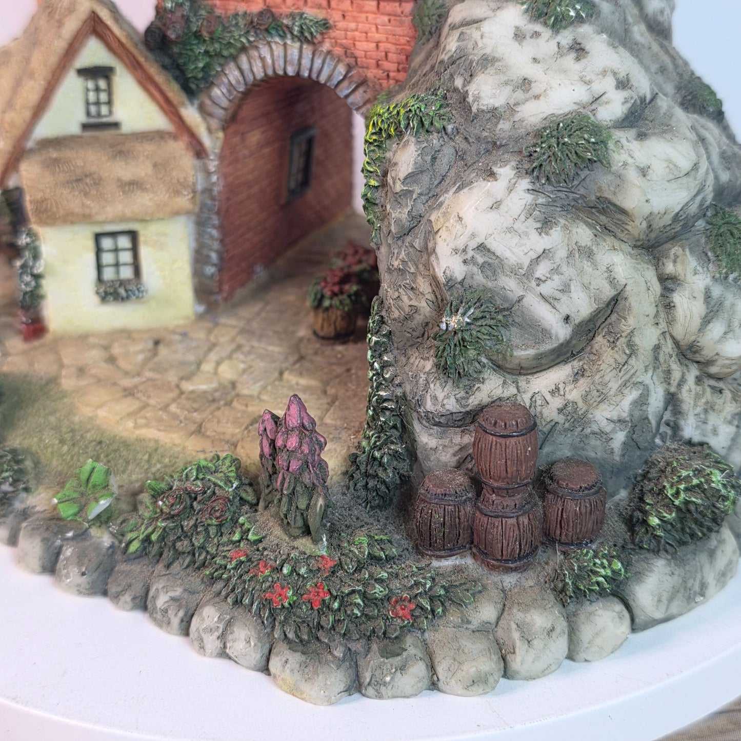 Vintage Thatched Roof Cottage & Gatehouse Figurine