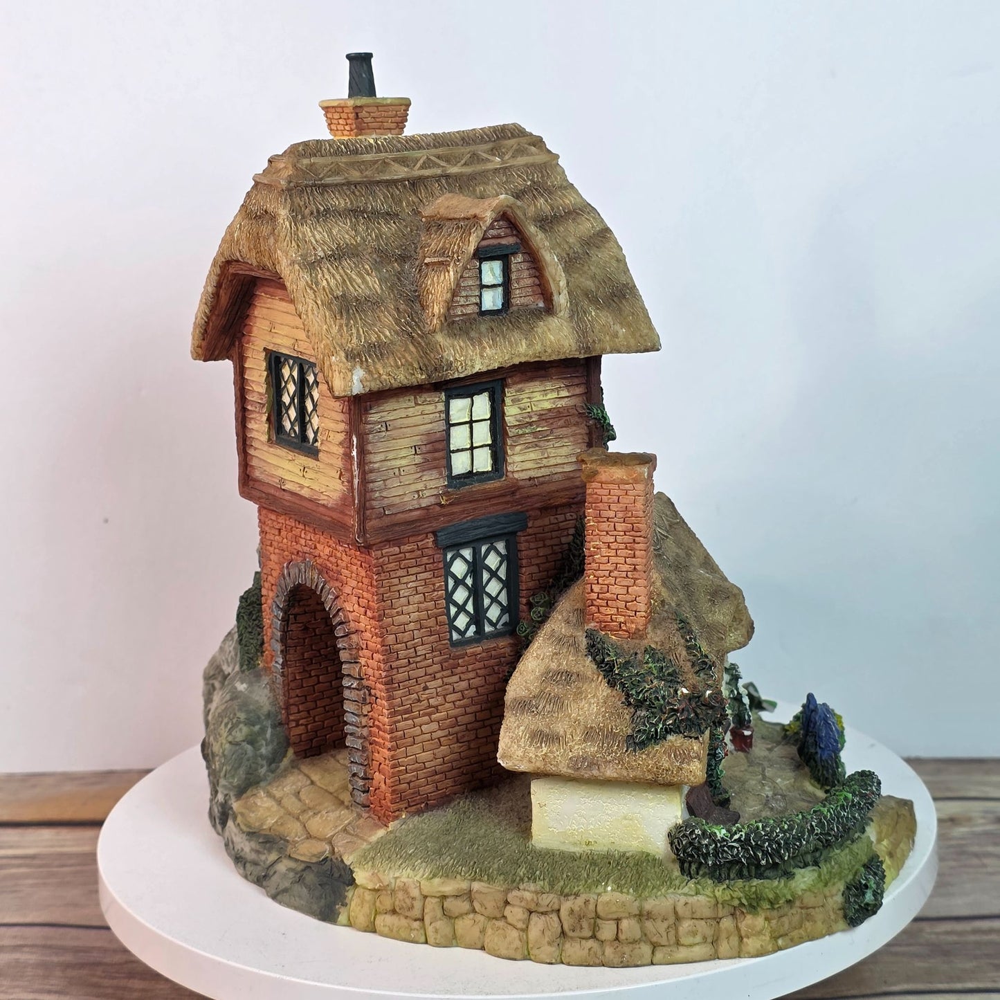 Vintage Thatched Roof Cottage & Gatehouse Figurine