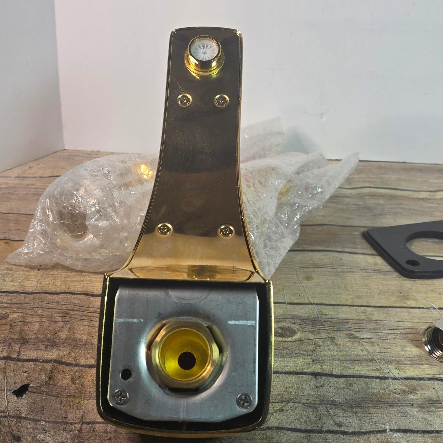 Kingston Brass KB282 Americana Roman Tub Filler Polished Brass New Open Box