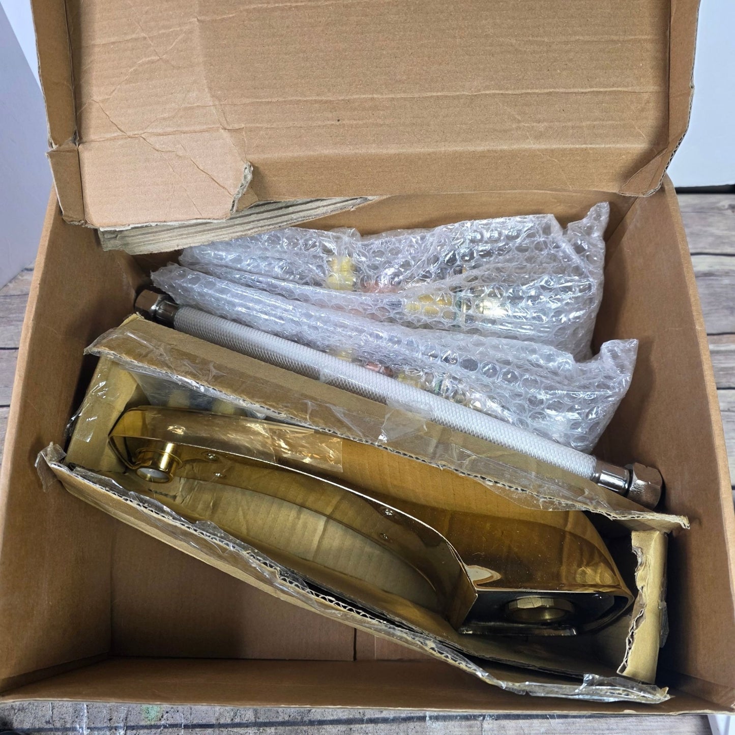 Kingston Brass KB282 Americana Roman Tub Filler Polished Brass New Open Box