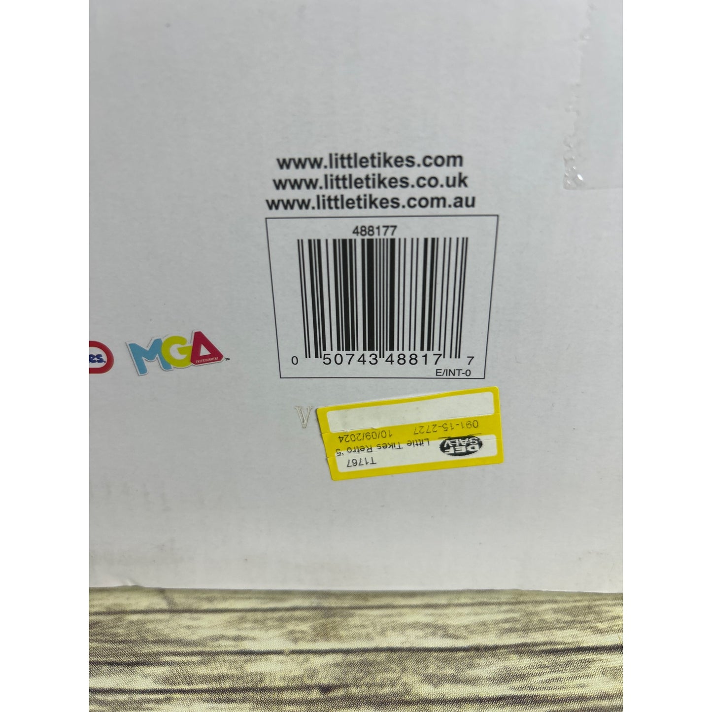 Little Tikes Retro 50s Inspired Washer Dryer Playset With 7 Accessories & Realistic Sounds