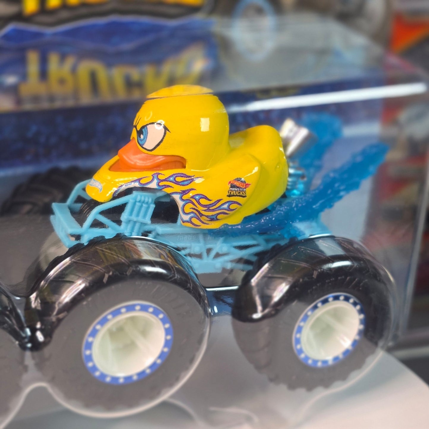 Hot Wheels 2026 Monster Trucks Demolition Doubles Wave Wrecker vs Duck N Roll FYJ64 NIP