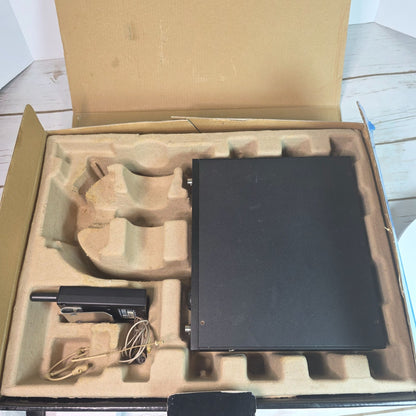 Samson Synth Seven UHF Wireless Earset System With SE10 Microphone & UB7 Beltpack Transmitter For Clear Professional Audio