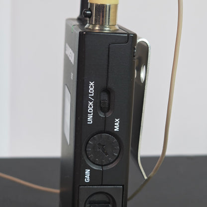 Samson Synth Seven UHF Wireless Earset System With SE10 Microphone & UB7 Beltpack Transmitter For Clear Professional Audio