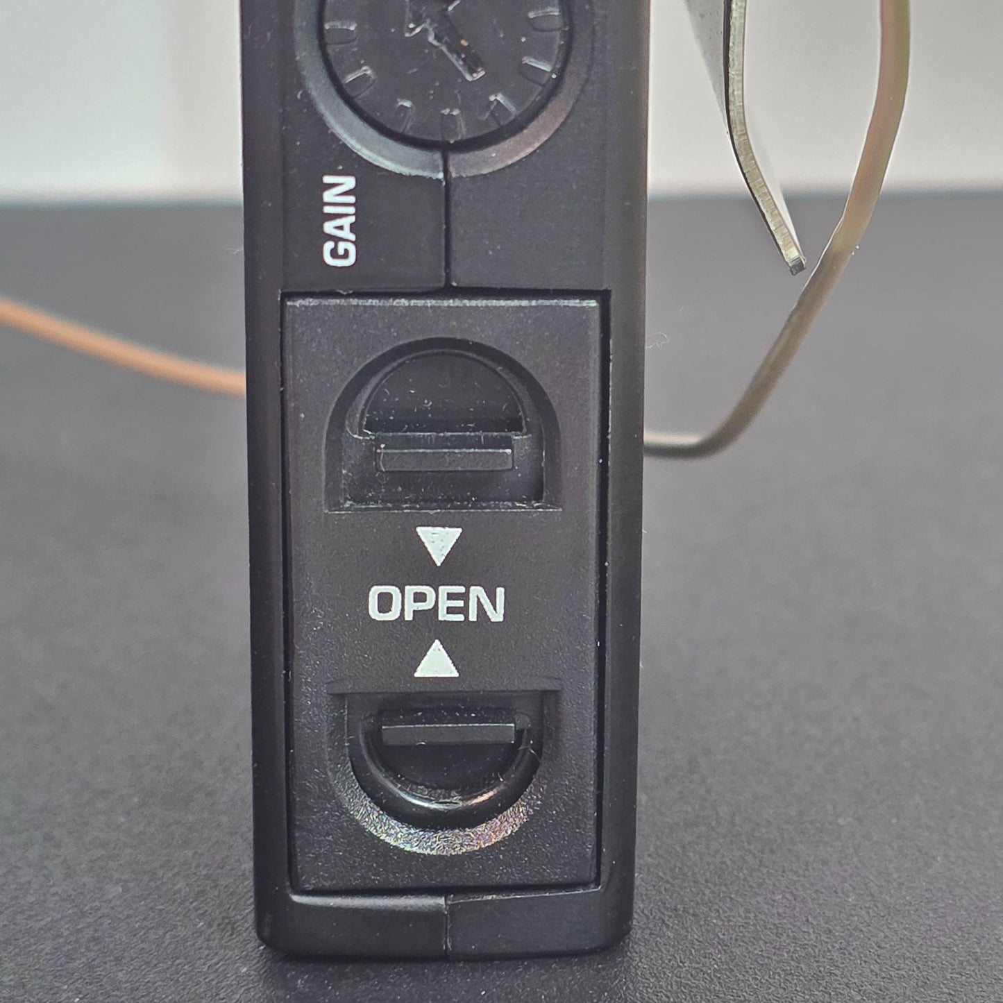 Samson Synth Seven UHF Wireless Earset System With SE10 Microphone & UB7 Beltpack Transmitter For Clear Professional Audio