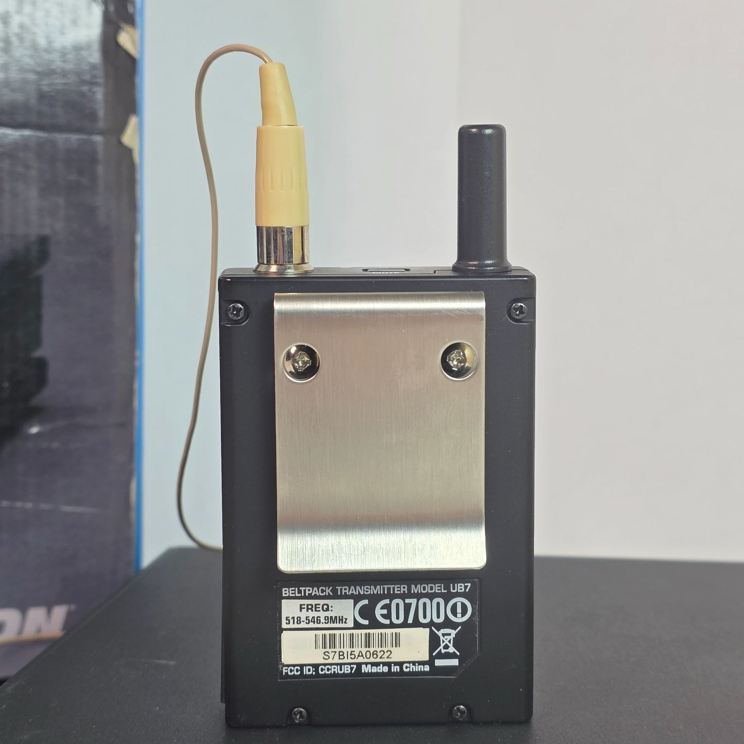 Samson Synth Seven UHF Wireless Earset System With SE10 Microphone & UB7 Beltpack Transmitter For Clear Professional Audio