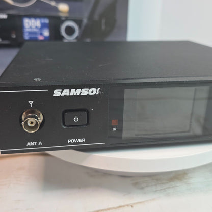 Samson Synth Seven UHF Wireless Earset System With SE10 Microphone & UB7 Beltpack Transmitter For Clear Professional Audio