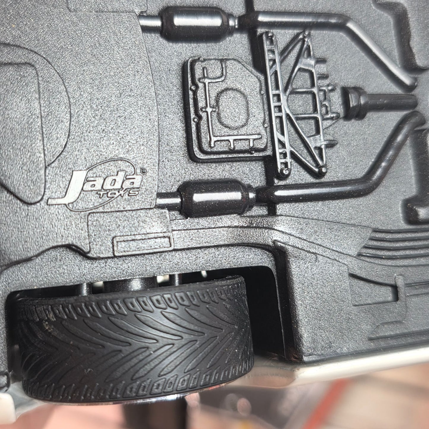 2006 Dodge Magnum Pearl White 1/24 Jada Dub City Kustoms Collectible Model Car