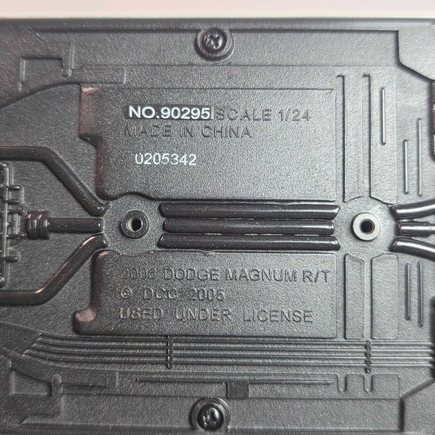 2006 Dodge Magnum Pearl White 1/24 Jada Dub City Kustoms Collectible Model Car