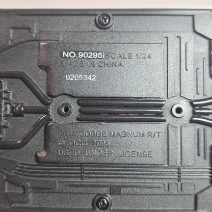 2006 Dodge Magnum Pearl White 1/24 Jada Dub City Kustoms Collectible Model Car