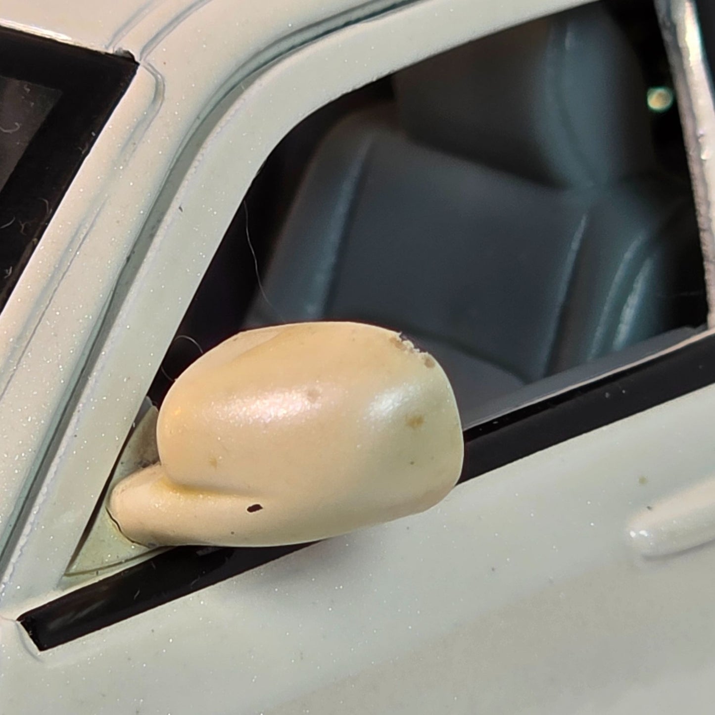 2006 Dodge Magnum Pearl White 1/24 Jada Dub City Kustoms Collectible Model Car