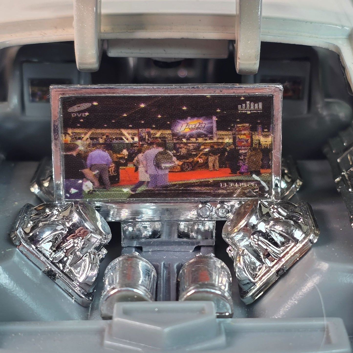 2006 Dodge Magnum Pearl White 1/24 Jada Dub City Kustoms Collectible Model Car