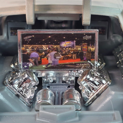 2006 Dodge Magnum Pearl White 1/24 Jada Dub City Kustoms Collectible Model Car