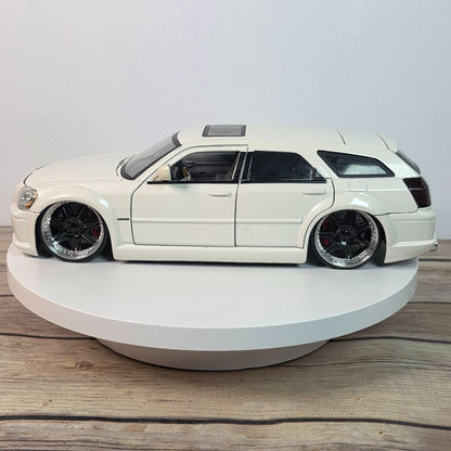 2006 Dodge Magnum Pearl White 1/24 Jada Dub City Kustoms Collectible Model Car