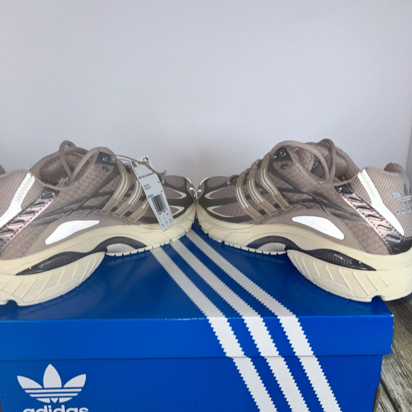 Adidas Womens Adistar Cushion Lace Up Sneakers - Beige & Brown - Size 8