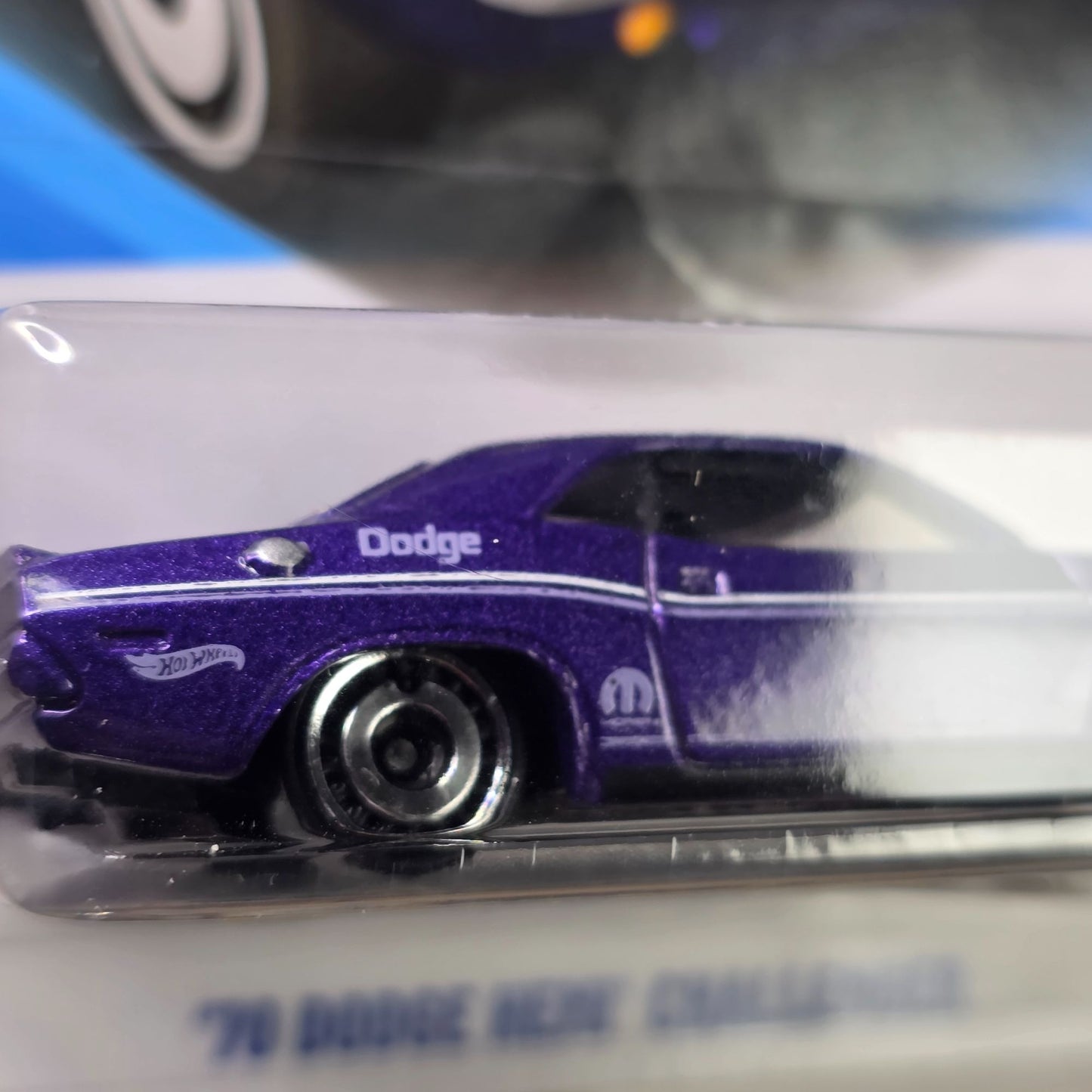 Hot Wheels 70 Dodge Hemi Challenger Purple 164/250 Die-Cast Car