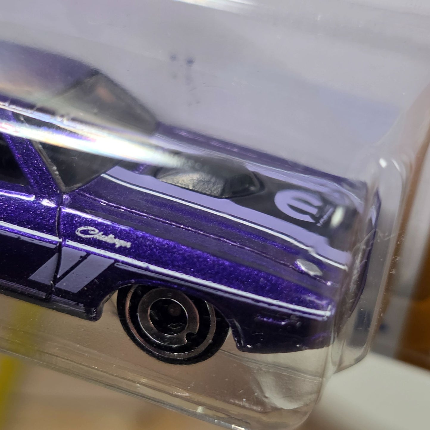 Hot Wheels 70 Dodge Hemi Challenger Purple 164/250 Die-Cast Car