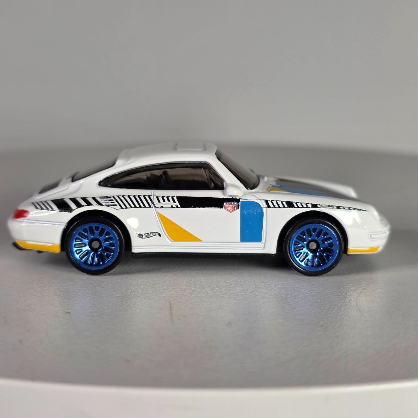 Hot Wheels 96 Porsche Carrera Die-Cast Car Model 1:64 Scale White/Blue/Yellow With Blue Rims Toy