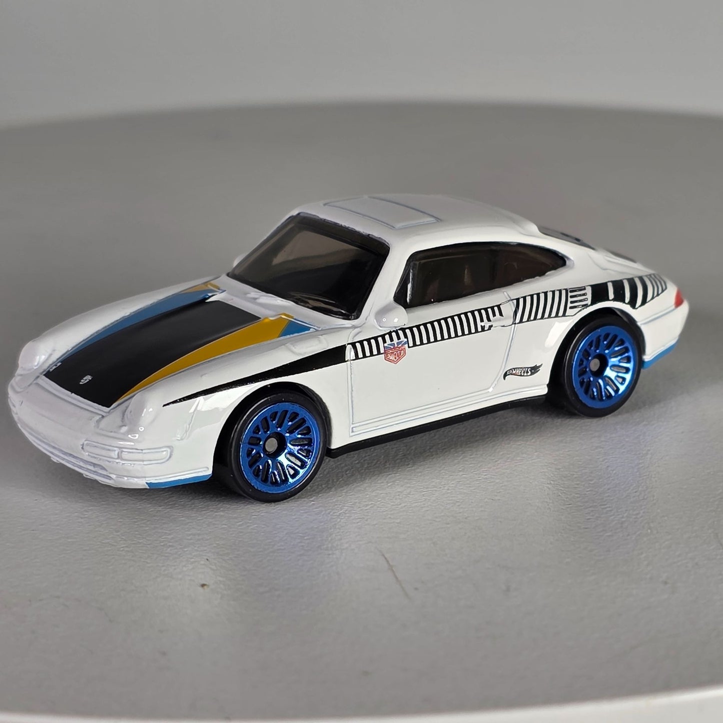 Hot Wheels 96 Porsche Carrera Die-Cast Car Model 1:64 Scale White/Blue/Yellow With Blue Rims Toy