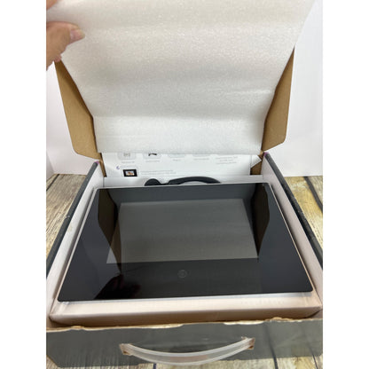 Polaroid 7" Digital Picture Frame With Stand & Box