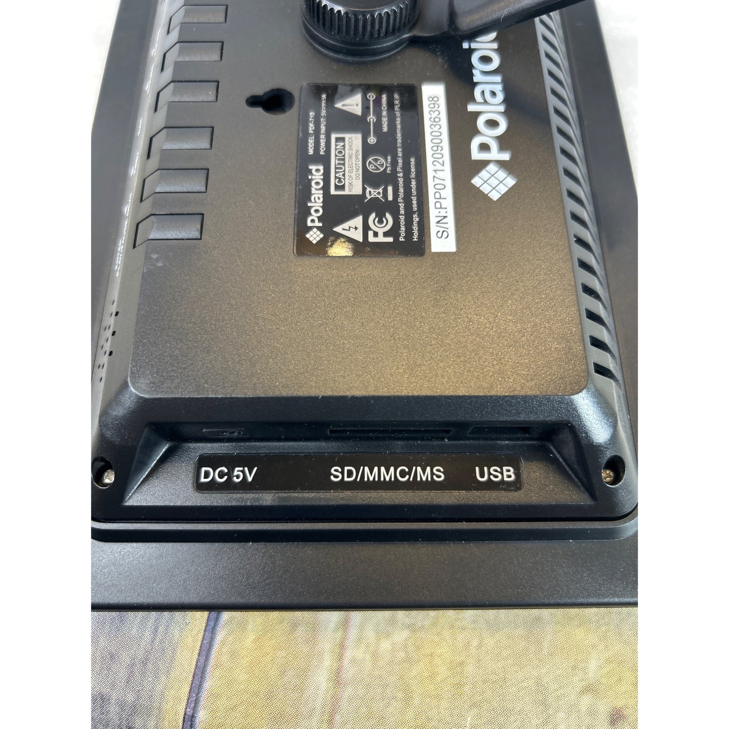 Polaroid 7" Digital Picture Frame With Stand & Box