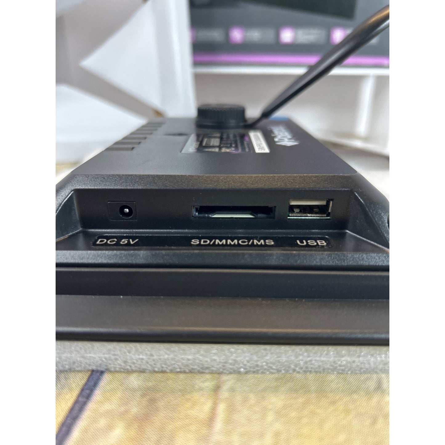 Polaroid 7" Digital Picture Frame With Stand & Box