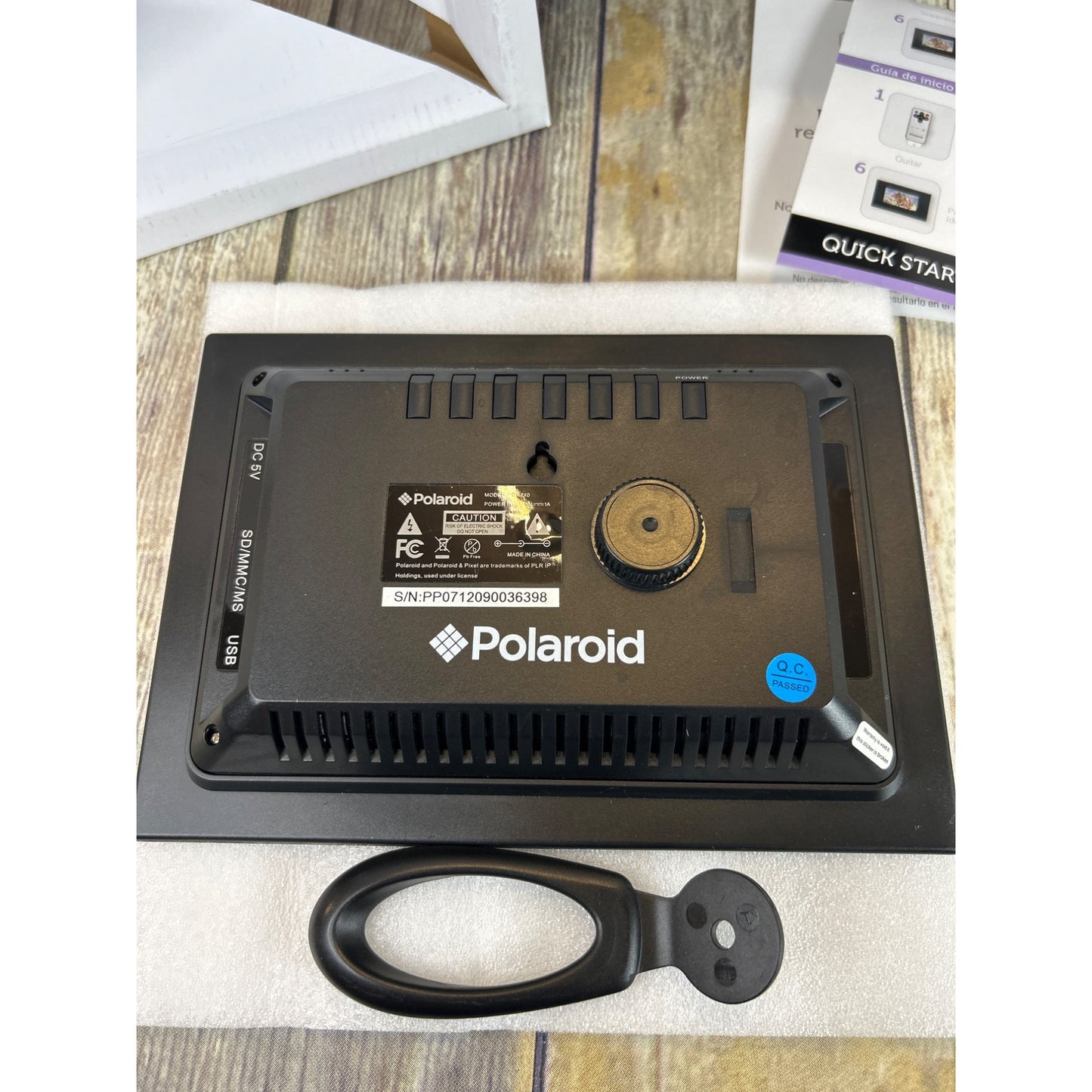 Polaroid 7" Digital Picture Frame With Stand & Box