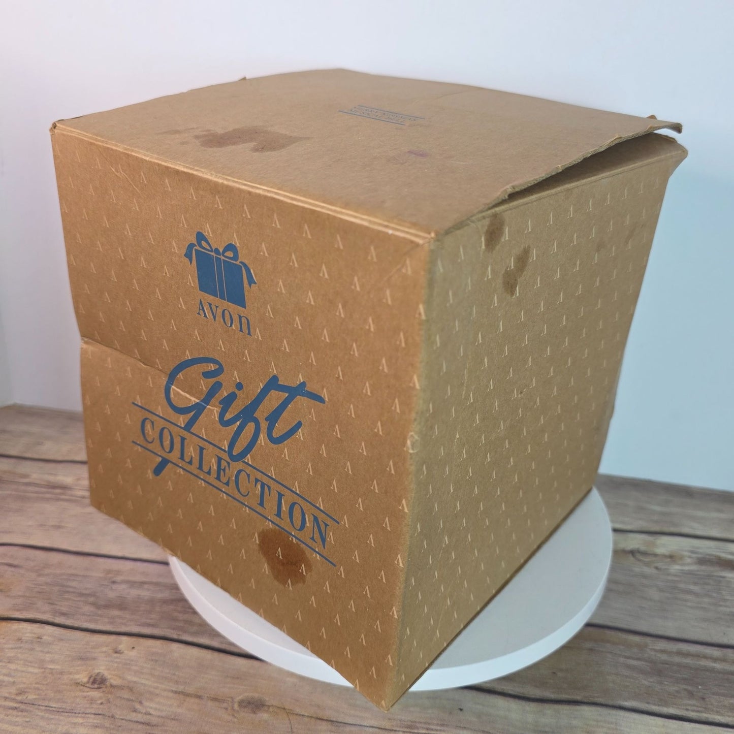 Avon Merry Kissmas Musical Christmas Bell Wreath Ornament