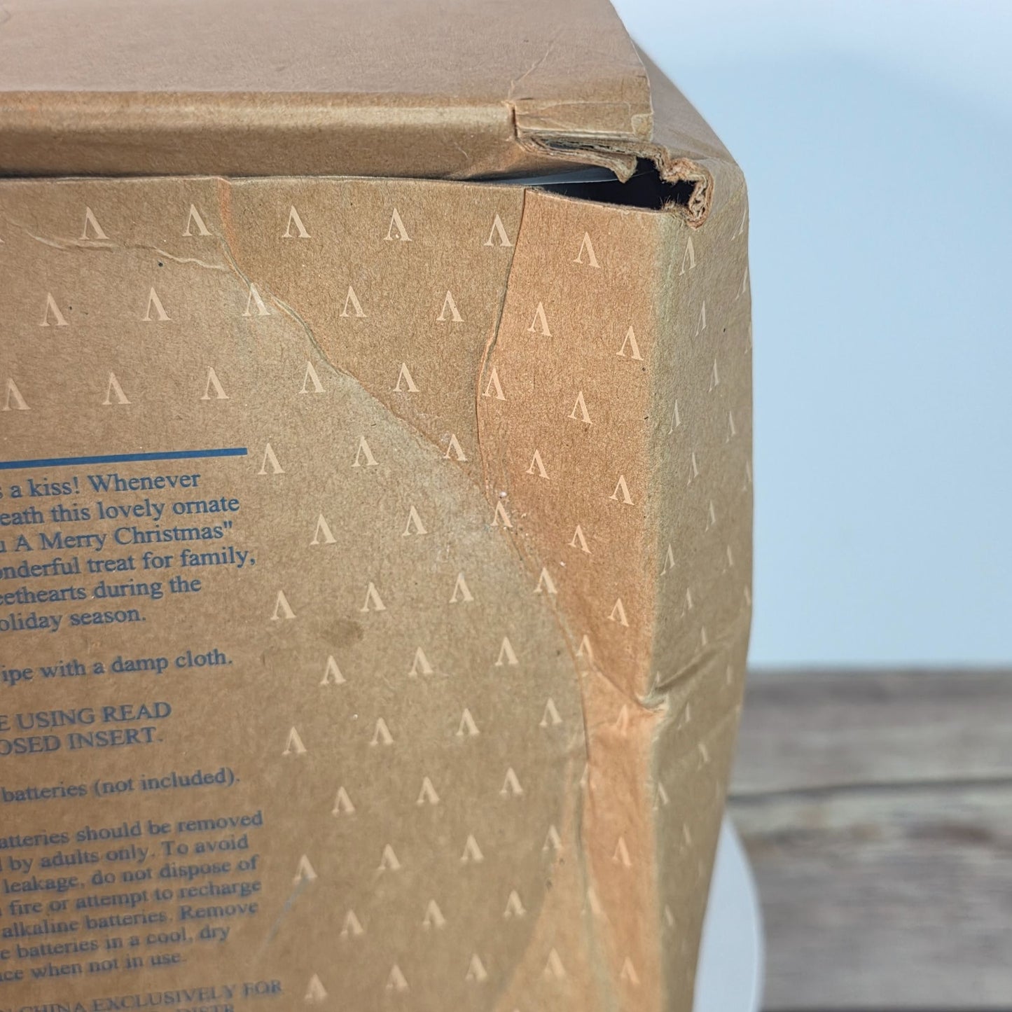 Avon Merry Kissmas Musical Christmas Bell Wreath Ornament