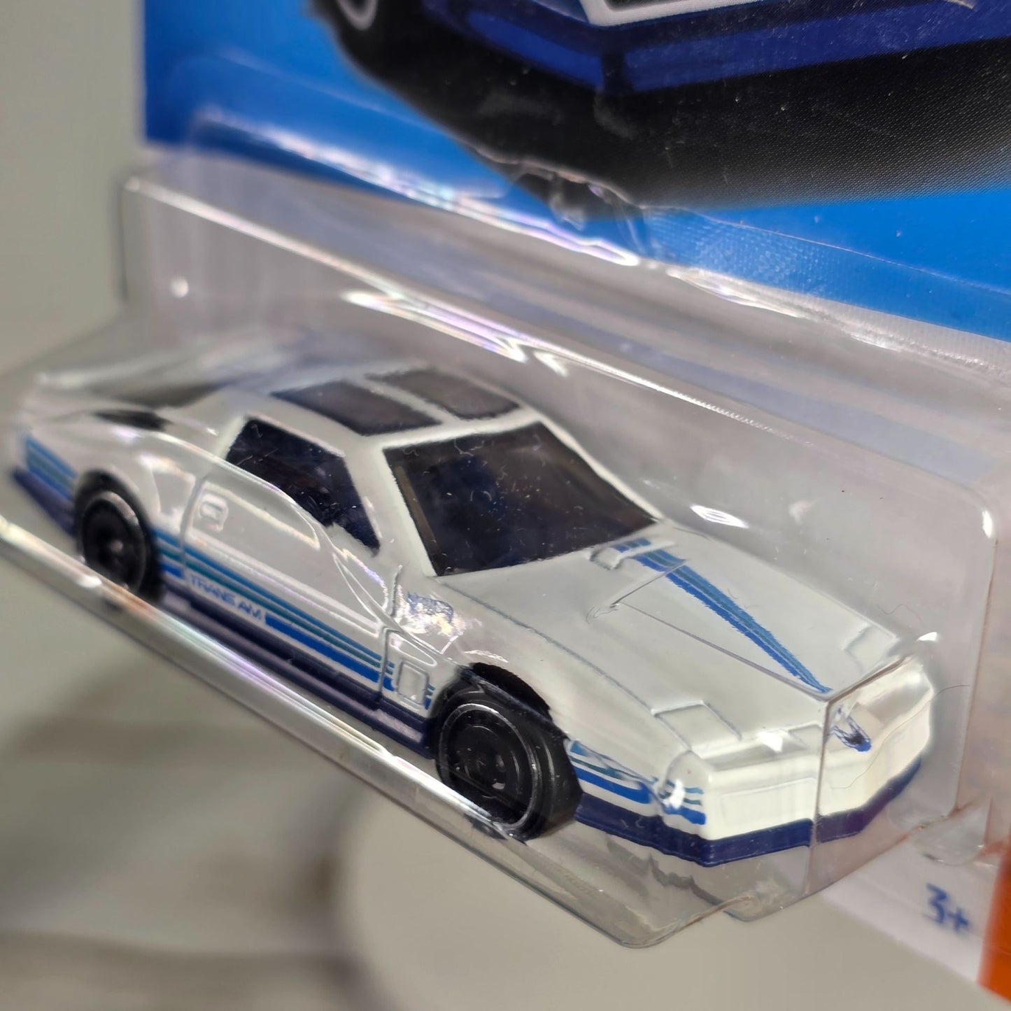 Hot Wheels Muscle Mania 84 Pontiac Firebird 1:64 Scale Die-Cast Model Toy Car