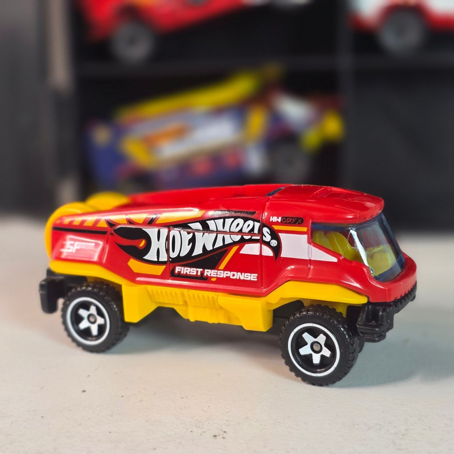 RARE Hot Wheels FIRST RESPONSE Team 5 Die-Cast EMERGENCY Vehicle SET