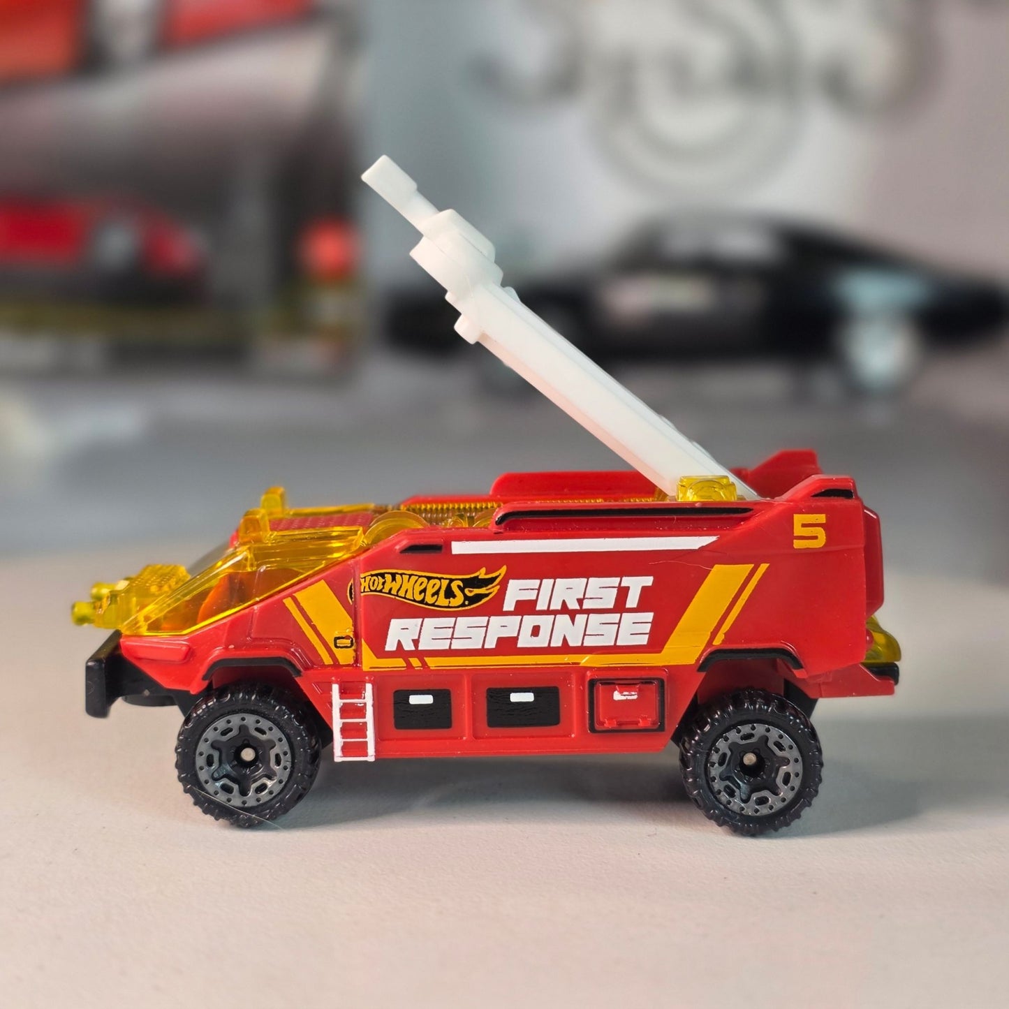 Hot Wheels Runway Res-Q Red First Response Airport Fire Truck Loose Malaysia
